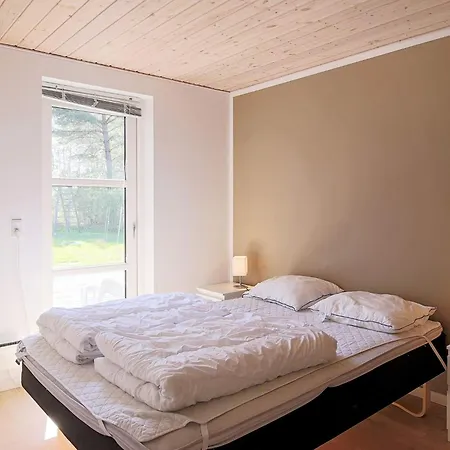 10 Person In Vaeggerlose-by Traum