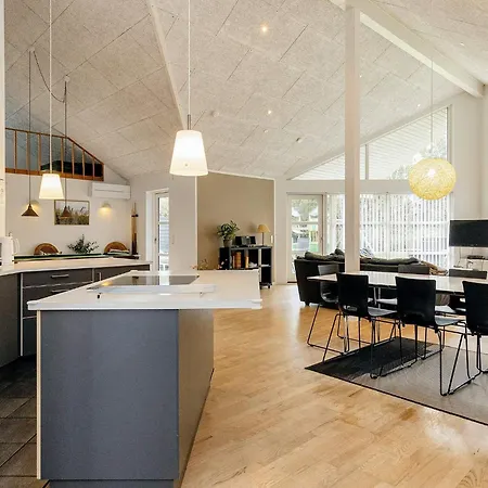 10 Person In Vaeggerlose-by Traum
