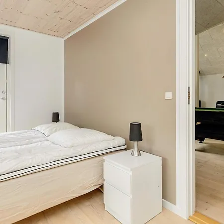 10 Person In Vaeggerlose-by Traum Bøtø By